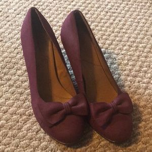 Burgundy bow heels